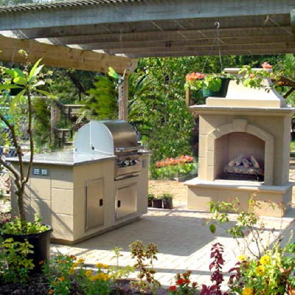 Outdoor Kitchens and Fireplaces by Outdoor Contracting